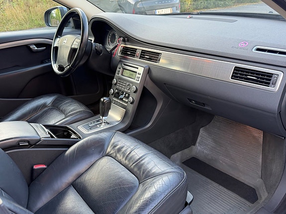 Volvo V70 7 of 21
