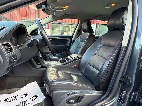 Volvo V70 13 of 21