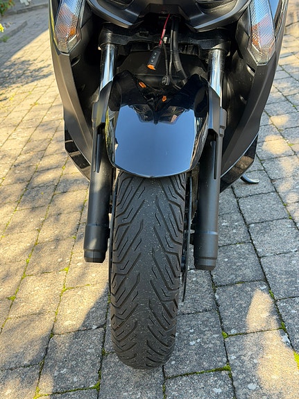 Yamaha YAMAHA X-MAX 400A, XMAX 400 i fint skick 8 of 12