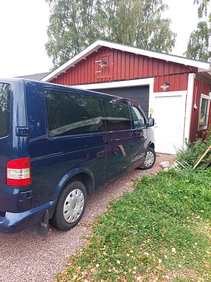 Volkswagen Caravelle 8 of 9