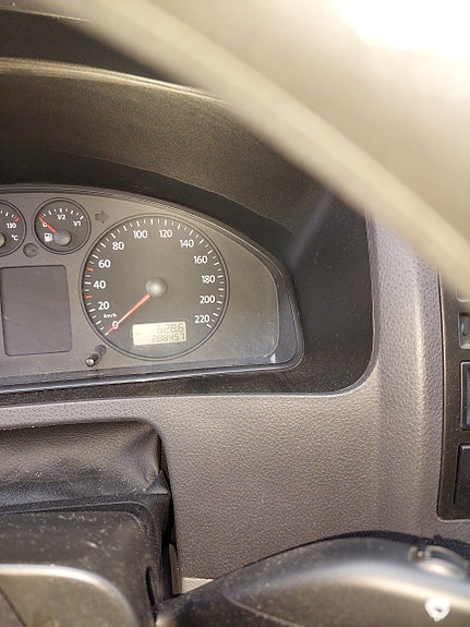 Volkswagen Caravelle 3 of 9