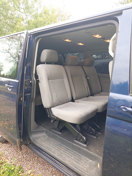 Volkswagen Caravelle 7 of 9