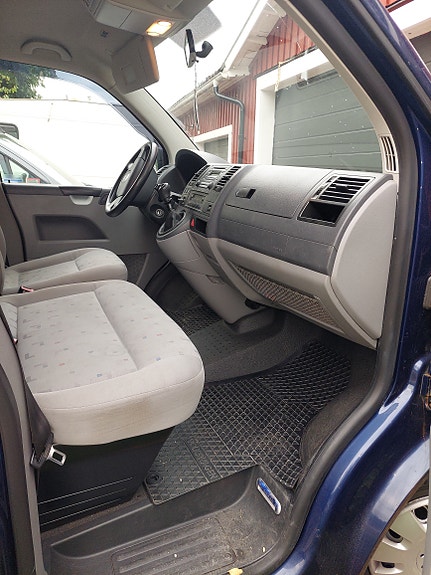 Volkswagen Caravelle 6 of 9