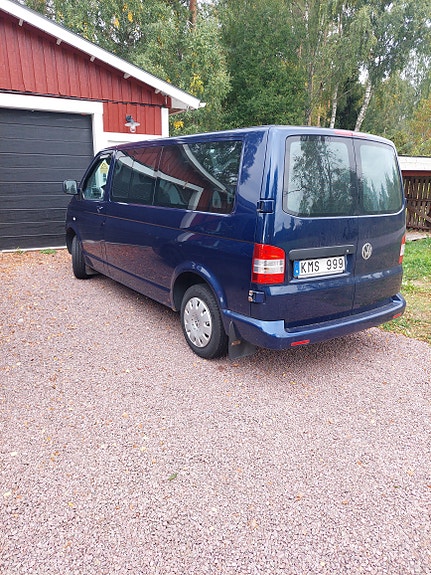 Volkswagen Caravelle 9 of 9