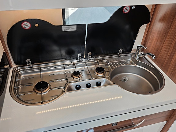 Hobby 460 SL Jubileum Långbädd / Mover / Solcell Köp från 1524:- / Månaden 12 of 19