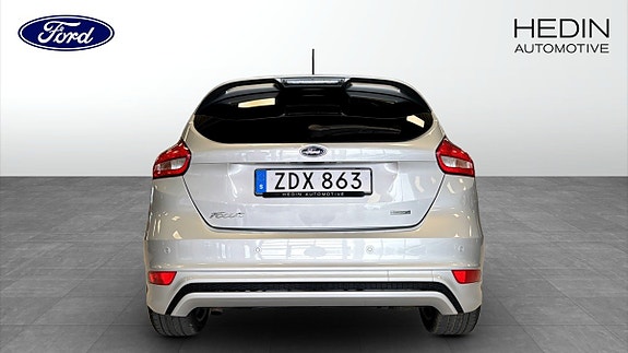 Ford Focus 7 of 12