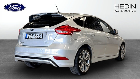 Ford Focus 2 of 12