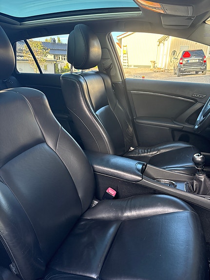 Toyota Avensis 6 of 8