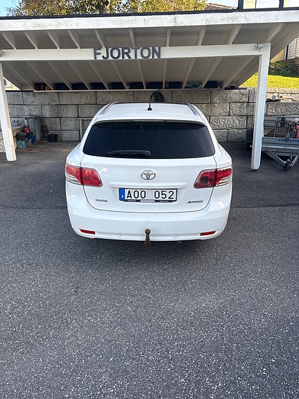 Toyota Avensis 3 of 8