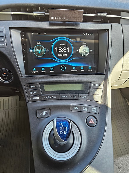 Toyota Prius 8 of 8