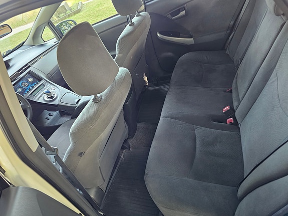 Toyota Prius 7 of 8