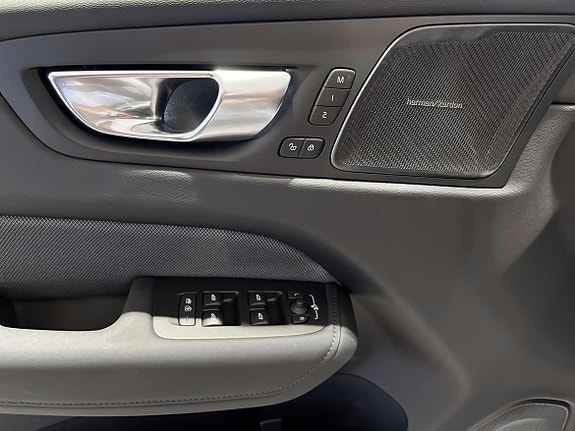 Volvo XC60 15 of 28
