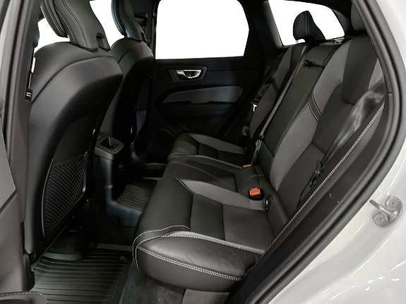 Volvo XC60 7 of 28
