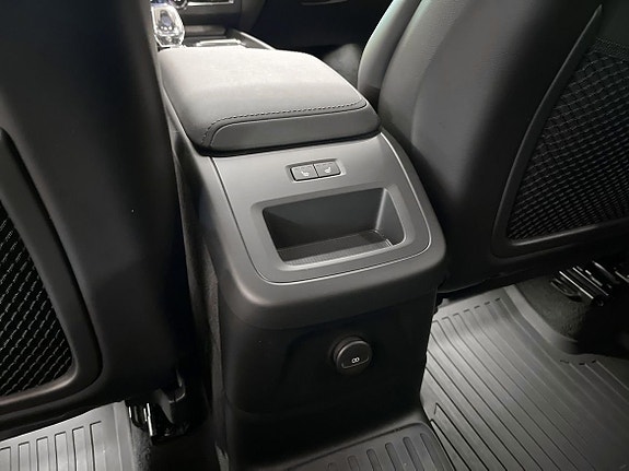Volvo XC60 10 of 28