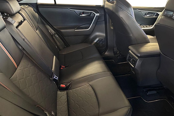 Toyota RAV4 9 of 21