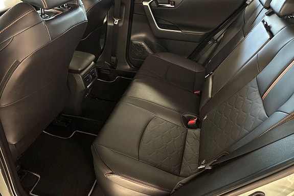 Toyota RAV4 13 of 21
