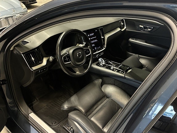 Volvo V60 7 of 18