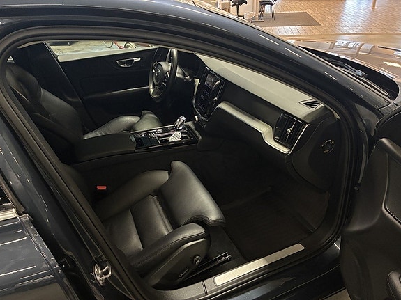 Volvo V60 8 of 18