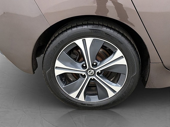 Nissan Leaf 29 of 30