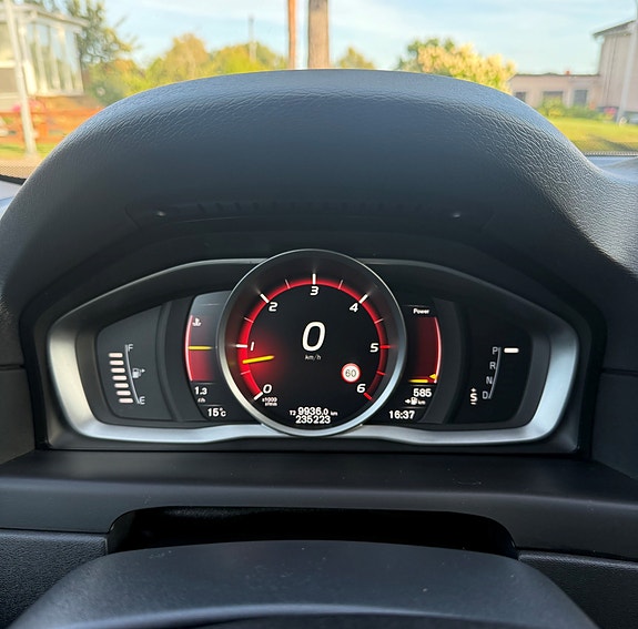 Volvo XC70 8 of 13