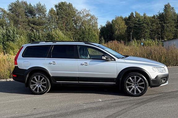 Volvo XC70 2 of 13