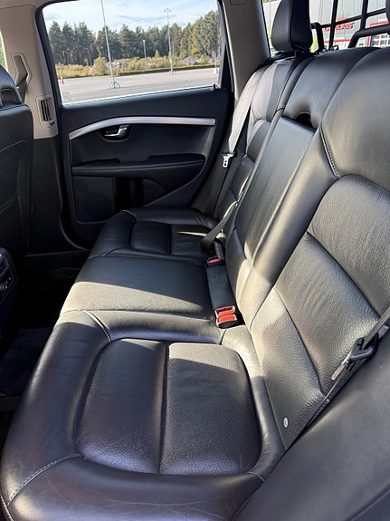 Volvo XC70 7 of 13