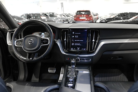 Volvo XC60 14 of 30