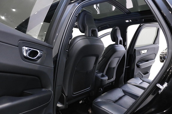Volvo XC60 17 of 30