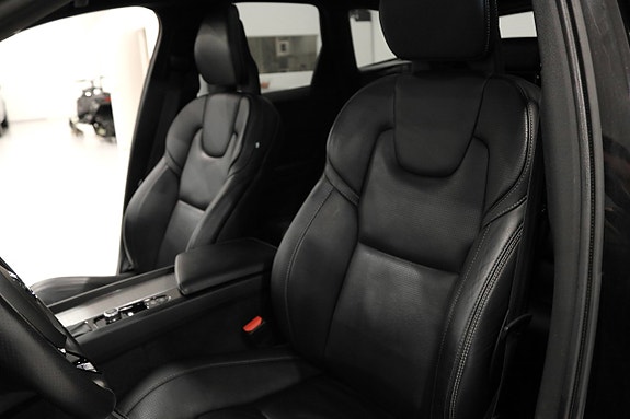 Volvo XC60 15 of 30