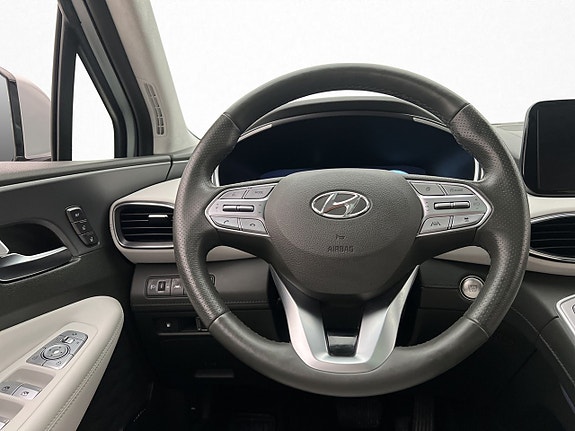 Hyundai Santa Fe 12 of 30