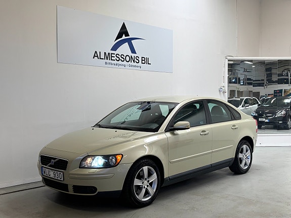 Volvo S40 2 of 19