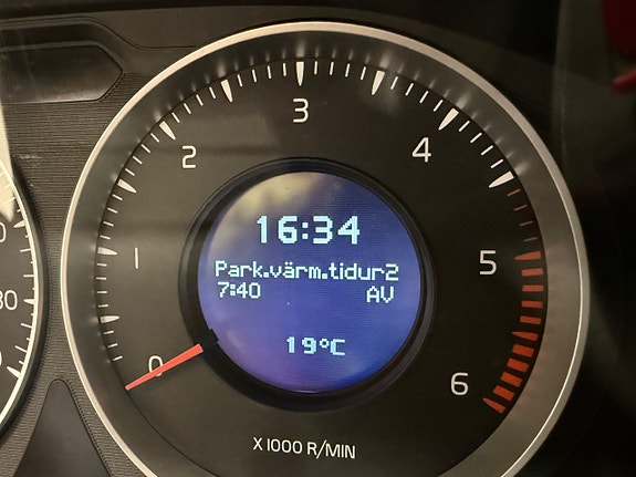 Volvo XC60 10 of 15