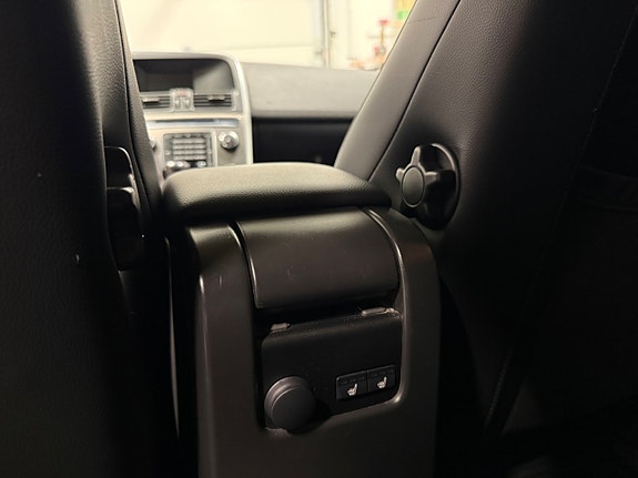 Volvo XC60 14 of 15