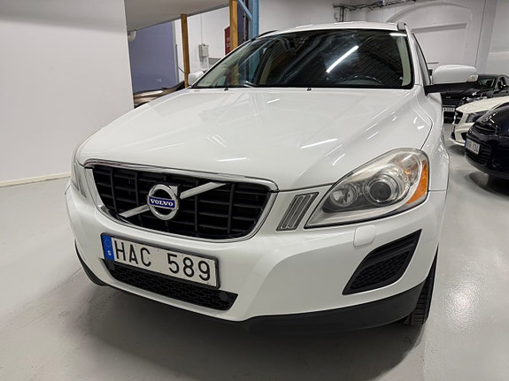 Volvo XC60 2 of 15