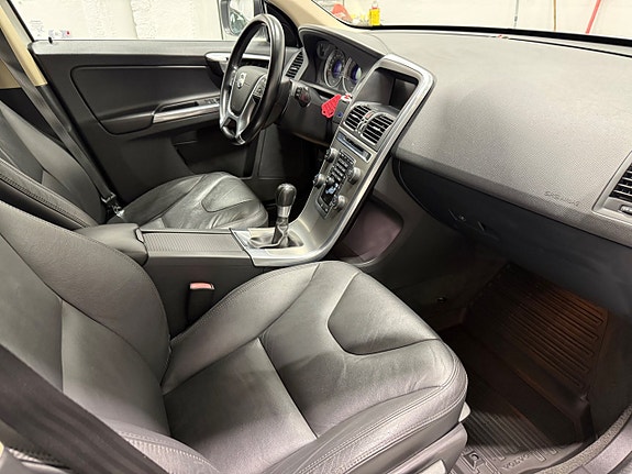 Volvo XC60 12 of 15