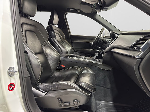 Volvo XC90 10 of 25