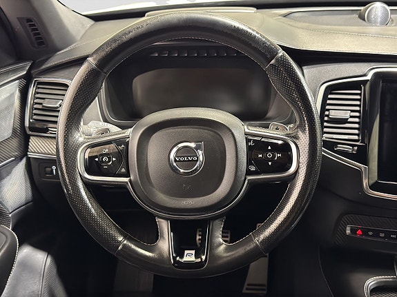 Volvo XC90 15 of 25