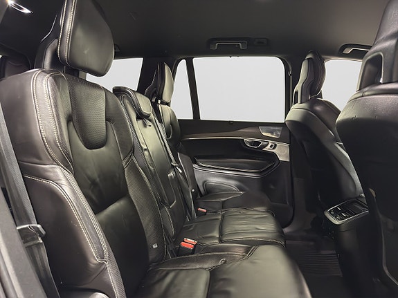 Volvo XC90 11 of 25