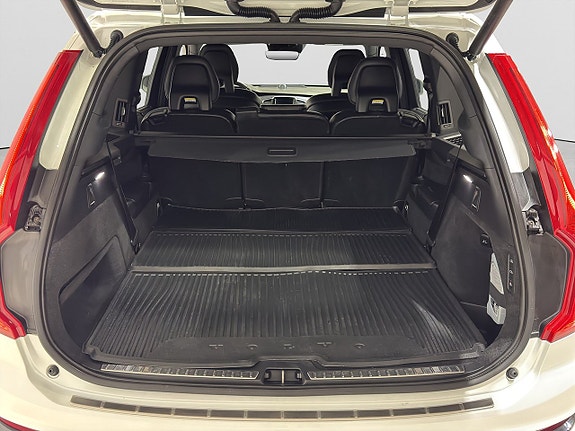 Volvo XC90 13 of 25