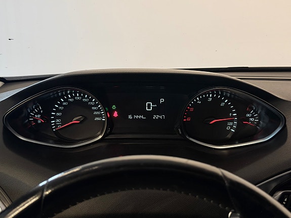 Peugeot 308 18 of 23