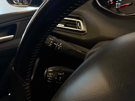 Peugeot 308 19 of 23