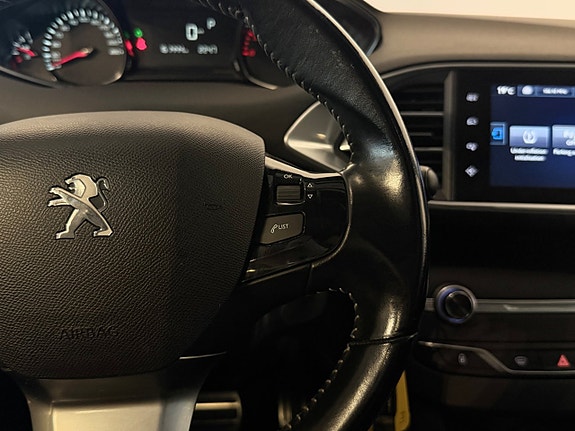 Peugeot 308 17 of 23