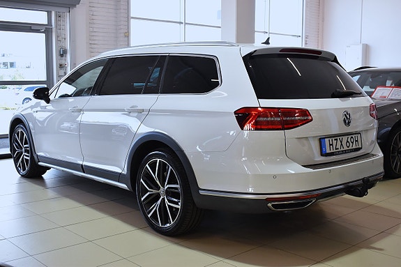 Volkswagen Passat Alltrack 3 of 26
