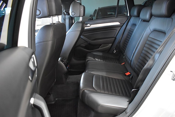 Volkswagen Passat Alltrack 11 of 26