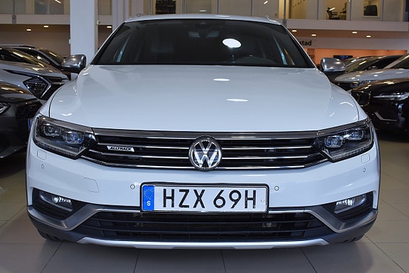Volkswagen Passat Alltrack 2 of 26