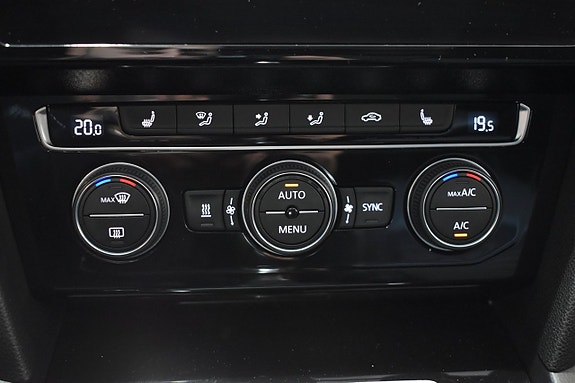 Volkswagen Passat Alltrack 17 of 26