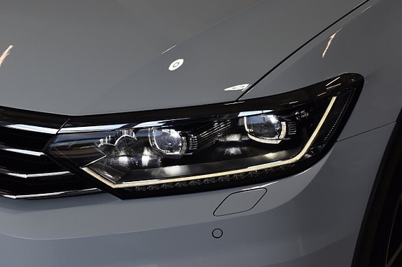 Volkswagen Passat Alltrack 24 of 26