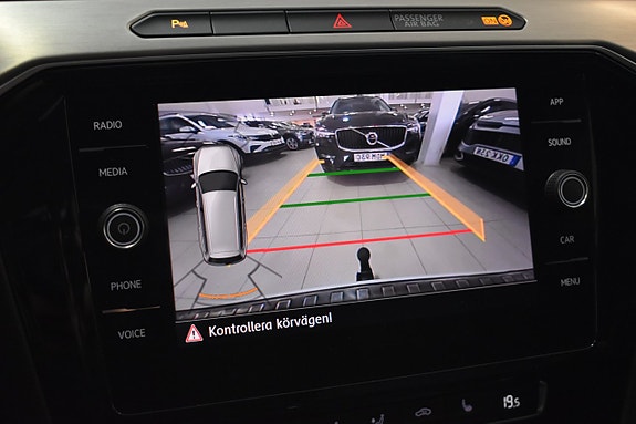Volkswagen Passat Alltrack 22 of 26