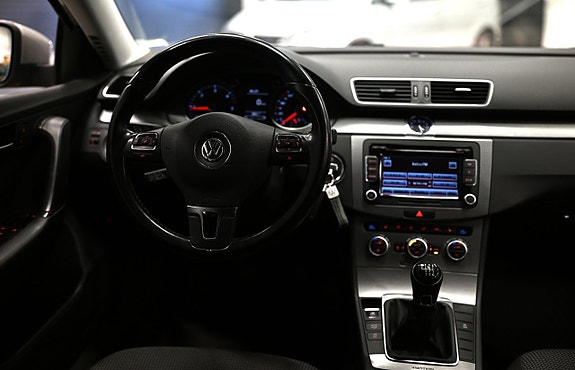 Volkswagen Passat 14 of 25