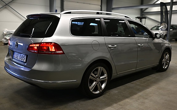 Volkswagen Passat 9 of 25